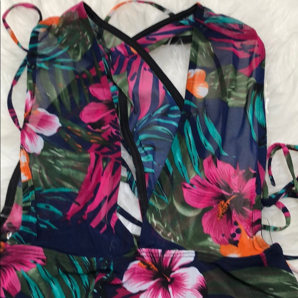 SEXY & FLIRTY 2 piece SWIM SET - Picture 7 of 8
